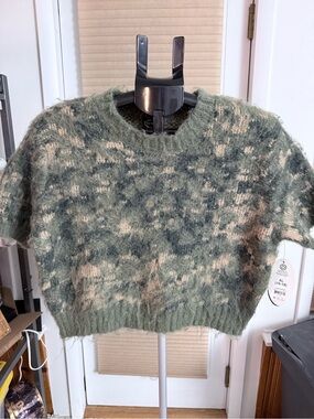 Fuzzy cropped camo shirt sleeve sweater Scoops youth XL cozy street festival NWT